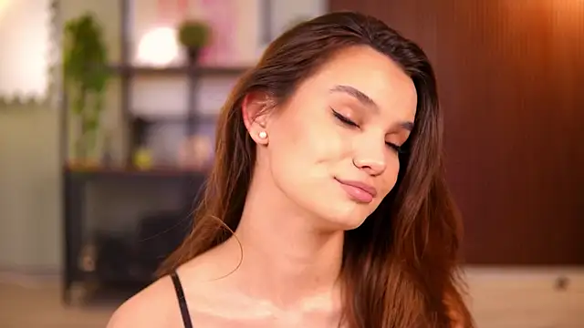 Lena Laurent online show from 04/25/26, 09:12