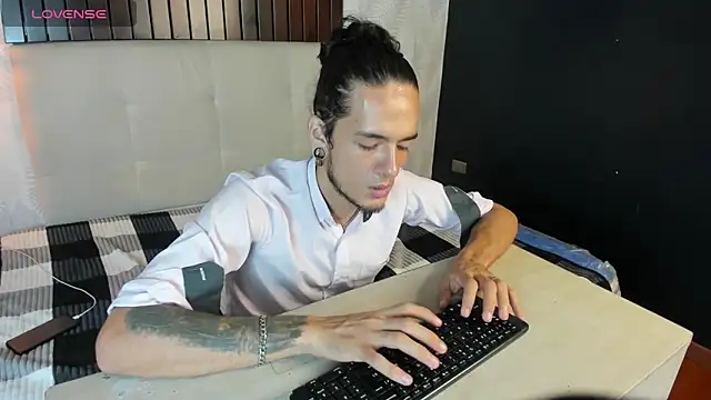 Skinny Mac online show from 04/16/26, 03:02