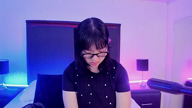 Snapshot of LilithBluum chatting on 06/19/26, 11:36 LilithBluum online show from 06/19/26, 11:36