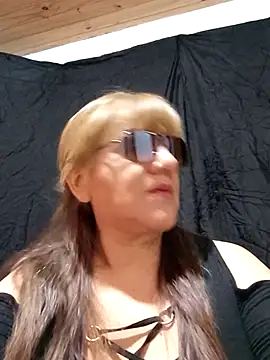 luanacurvy online show from 04/22/26, 09:49