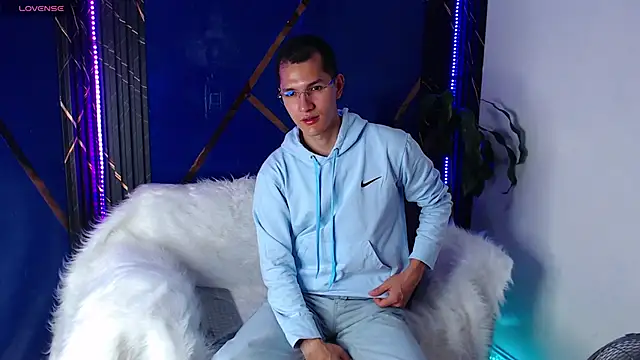 MilanDavid1 online show from 04/01/26, 05:32