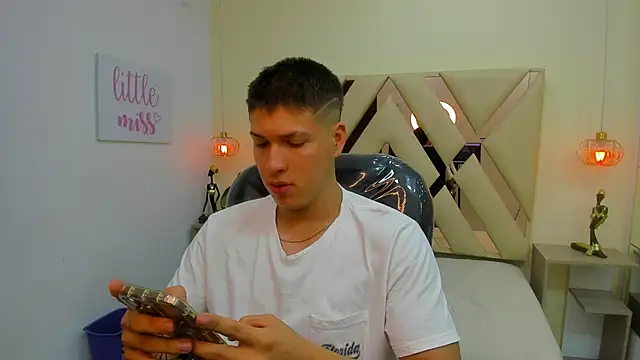 AlessandroFranco online show from 04/20/26, 07:04