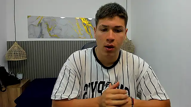 Snapshot of AlessandroFranco chatting on 07/21/26, 12:29 AlessandroFranco online show from 07/21/26, 12:29