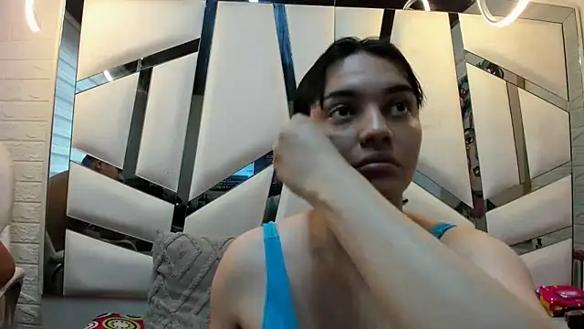 Snapshot of Alaia_Blosson chatting on 04/16/26, 08:20 Alaia Blosson online show from 04/16/26, 08:20