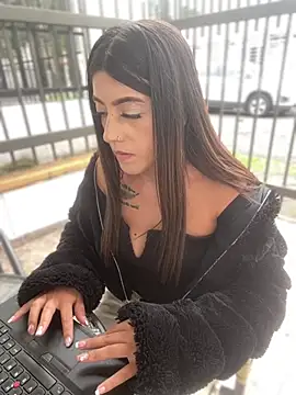 Electra Pinkk online show from 04/15/26, 08:09