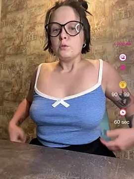 Snapshot of HubbaBaby chatting on 06/11/26, 11:03 HubbaBaby online show from 06/11/26, 11:03