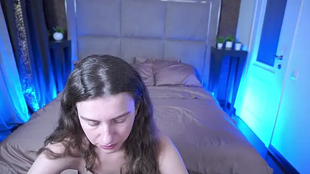 LittleJulii online show from 07/14/26, 07:08