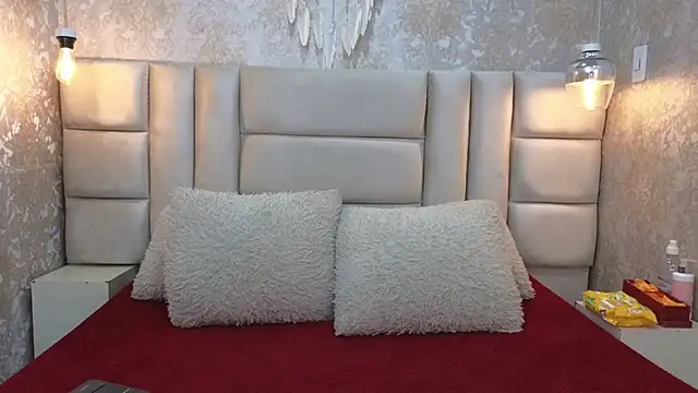 LadyMiax online show from 04/30/26, 03:02