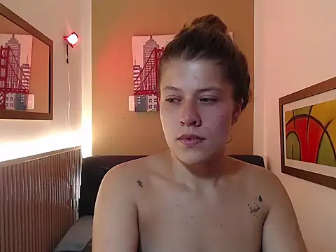 Moonna linnda online show from 03/24/26, 07:30