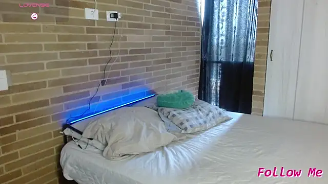 sweet-little online show from 03/28/26, 02:49