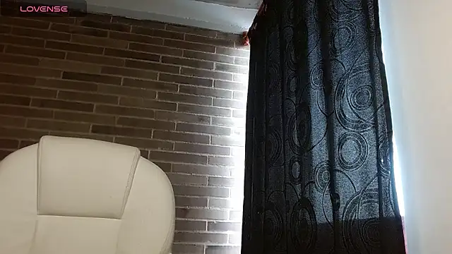 sweet-little online show from 04/23/26, 12:29