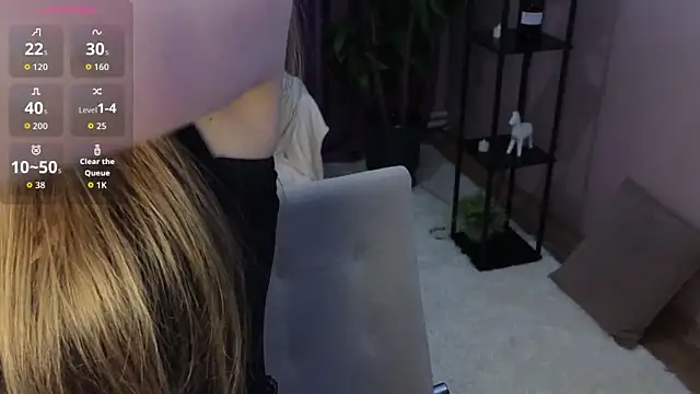 BlondeLina online show from 04/19/26, 04:56