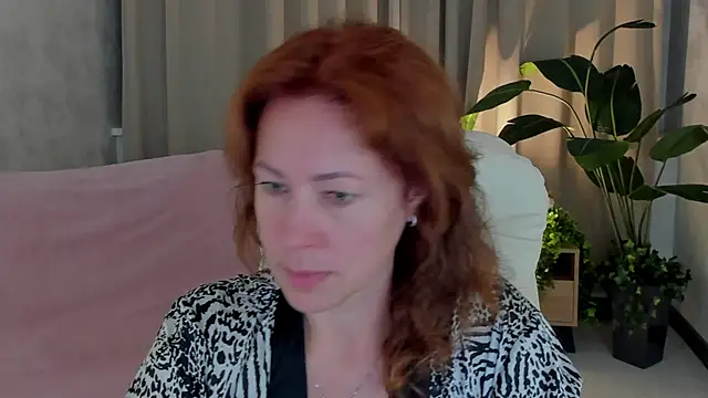 Snapshot of LeticiaRomano chatting on 05/18/26, 04:07 LeticiaRomano online show from 05/18/26, 04:07