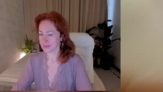 Snapshot of LeticiaRomano chatting on 05/29/26, 04:21 LeticiaRomano online show from 05/29/26, 04:21