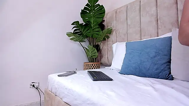 AgathaSavage online show from 04/25/26, 03:09