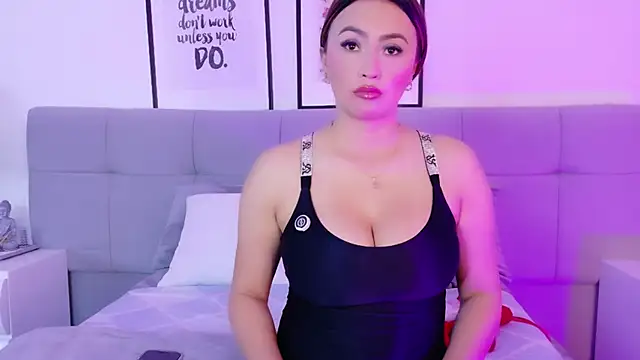 Katalina Alvarezz online show from 05/21/26, 07:43