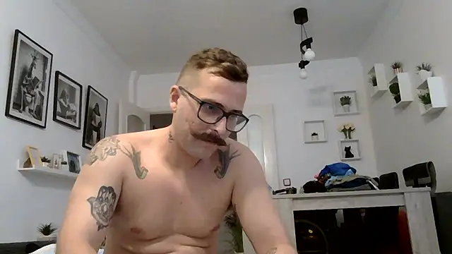 Snapshot of yanick931 chatting on 07/23/26, 09:35 yanick931 online show from 07/23/26, 09:35
