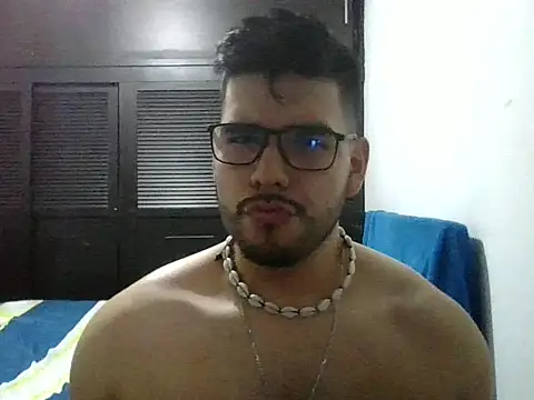 LatinBeardCali online show from 03/22/26, 12:03