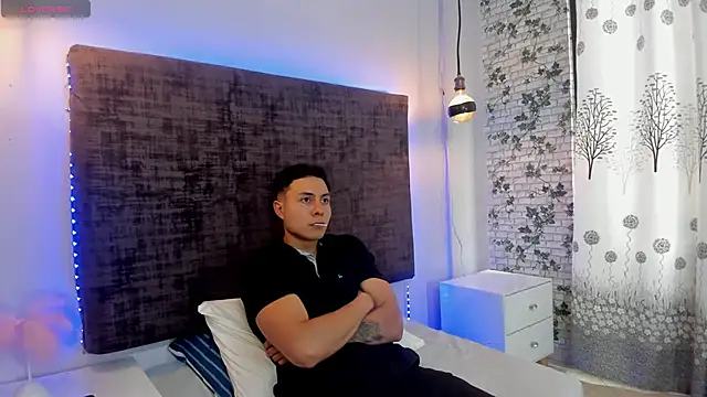 baby west online show from 03/12/26, 07:20