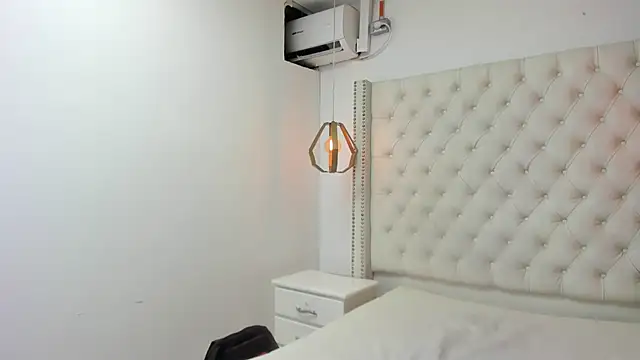 JEAN LEWIS2 online show from 04/13/26, 08:14