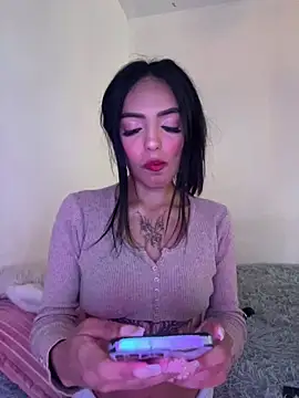 sylphiee  online show from 03/11/26, 09:43