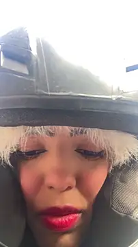 sylphiee  online show from 04/24/26, 12:07