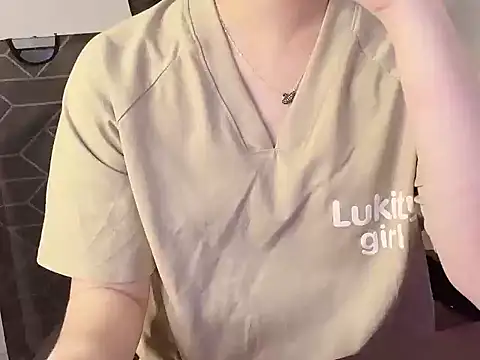 hunhun122 online show from 04/14/26, 04:02