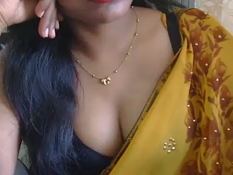 Snapshot of hottest_mahiii chatting on 05/30/26, 01:57 hottest mahiii online show from 05/30/26, 01:57