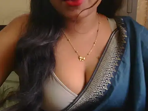 Snapshot of hottest_mahiii chatting on 06/03/26, 01:52 hottest mahiii online show from 06/03/26, 01:52
