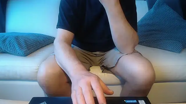 Snapshot of Buggemann chatting on 05/21/26, 08:05 Buggemann online show from 05/21/26, 08:05