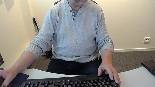 Snapshot of Buggemann chatting on 06/02/26, 03:30 Buggemann online show from 06/02/26, 03:30