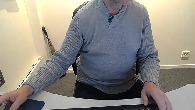 Snapshot of Buggemann chatting on 06/09/26, 02:56 Buggemann online show from 06/09/26, 02:56