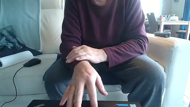 Snapshot of Buggemann chatting on 06/14/26, 04:14 Buggemann online show from 06/14/26, 04:14
