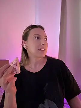 EvaRyen  online show from 04/18/26, 03:38