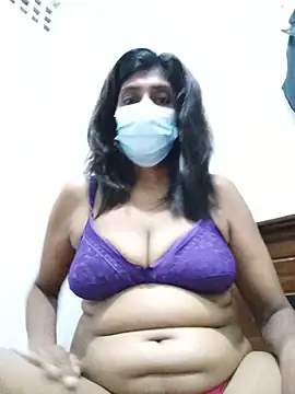 Snapshot of Amisha-35 chatting on 06/29/26, 01:00 Amisha-35 online show from 06/29/26, 01:00
