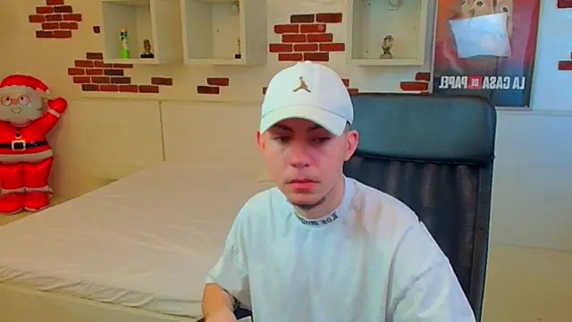 Snapshot of KrewVaughn chatting on 03/16/26, 07:01 KrewVaughn online show from 03/16/26, 07:01