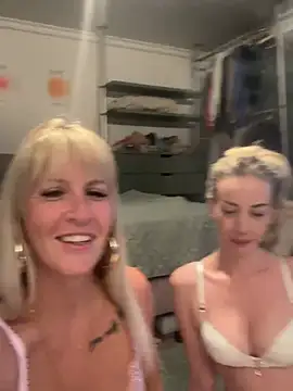 AtomBlondy online show from 06/10/26, 07:24