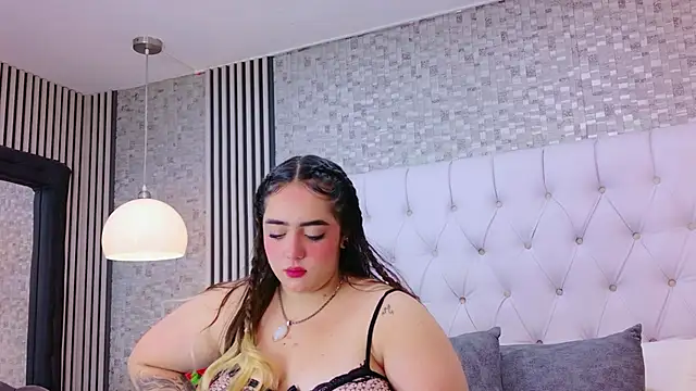 Snapshot of VioletMonroee chatting on 03/12/26, 03:56 VioletMonroee online show from 03/12/26, 03:56