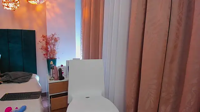 Snapshot of SabrinaWarren_ chatting on 06/02/26, 12:56 SabrinaWarren online show from 06/02/26, 12:56