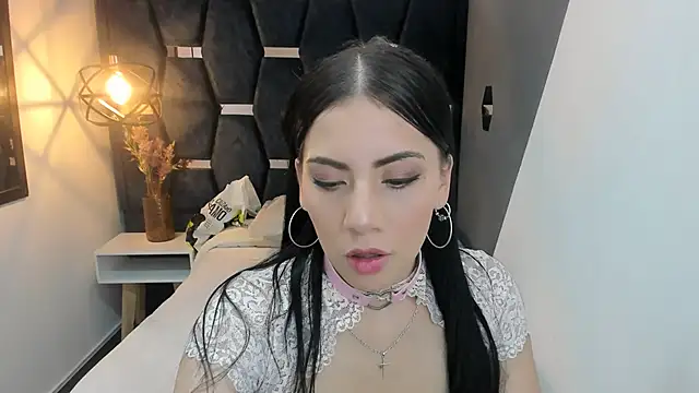 Snapshot of Abril_Fox__ chatting on 05/21/26, 08:05 Abril Fox online show from 05/21/26, 08:05