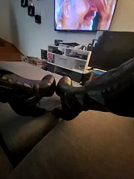 bootslove1 online show from 04/03/26, 09:51