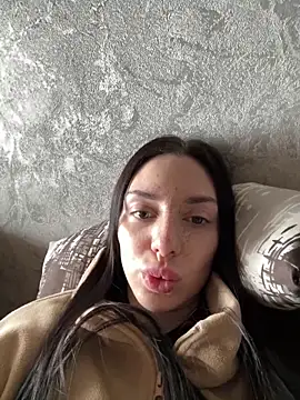 MishellKins online show from 04/17/26, 01:58