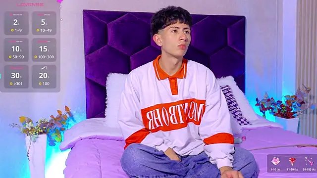 Snapshot of AndyJustgame_ chatting on 05/18/26, 03:46 AndyJustgame online show from 05/18/26, 03:46