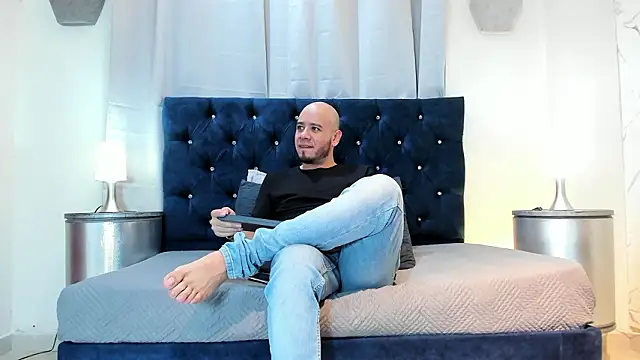 Meduleo  online show from 03/23/26, 03:05