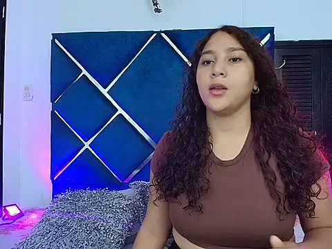 Snapshot of AnaisNuaghty chatting on 03/25/26, 12:33 AnaisNuaghty online show from 03/25/26, 12:33