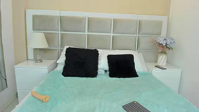 Amelie Fabulous  online show from 03/26/26, 01:28