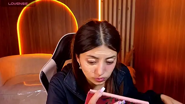 Lia queen tx online show from 04/19/26, 02:55