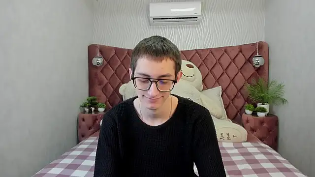 RonBevs online show from 04/22/26, 07:48