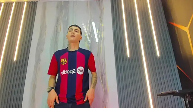 Snapshot of guys_hard_cock19 chatting on 03/12/26, 10:05 guys hard cock19 online show from 03/12/26, 10:05