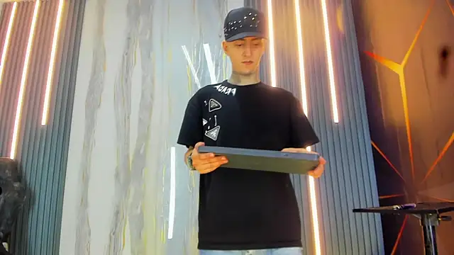 Snapshot of guys_hard_cock19 chatting on 03/13/26, 08:48 guys hard cock19 online show from 03/13/26, 08:48